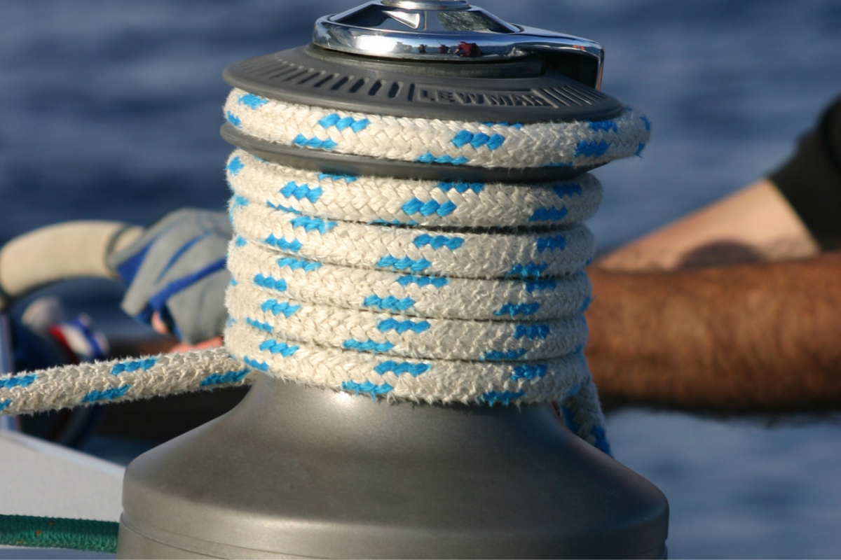 SelfTailing Winch vs NonSelfTailing Winch MOORING MARINE